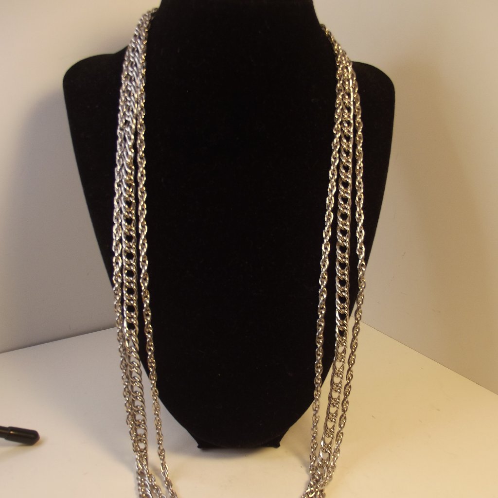 Vintage Crown Trifari Triple Strand Silver Chain Necklace Decorative Clasp 35$